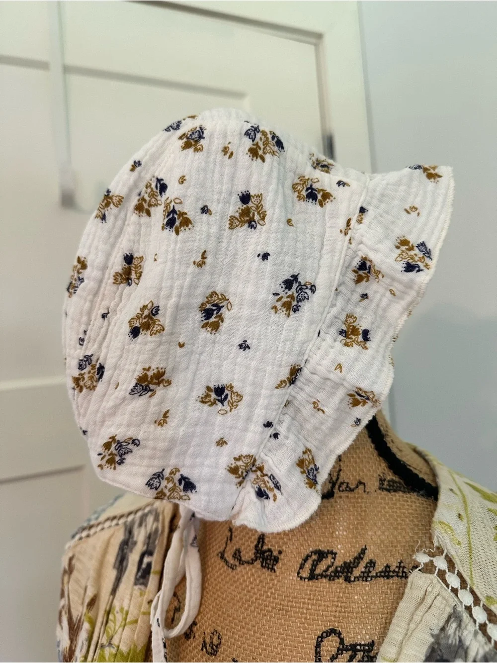 Baby White Floral Cotton Sun Bonnet with Gold & Navy Print SZ 2-4 yrs